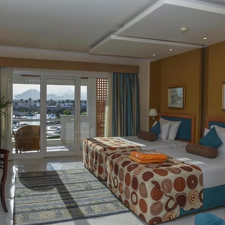 Pickalbatros Golf Beach Resort Sharm El-Sheikh Exterior foto A room at the Hilton Sharm El Sheikh