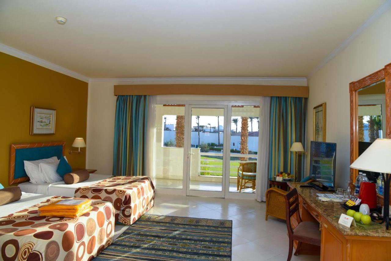 Pickalbatros Golf Beach Resort Sharm El-Sheikh Exterior foto A room at the Hilton Sharm El Sheikh