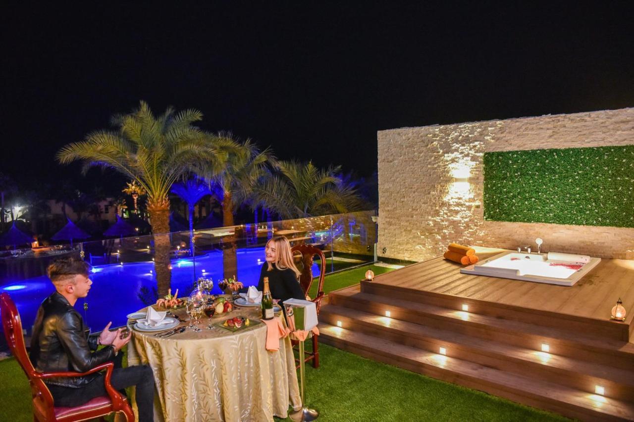 Pickalbatros Golf Beach Resort Sharm El-Sheikh Exterior foto The pool at the hotel