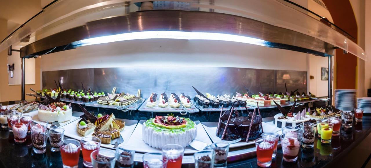 Pickalbatros Golf Beach Resort Sharm El-Sheikh Exterior foto A dessert buffet