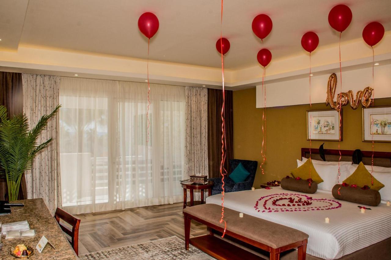 Pickalbatros Golf Beach Resort Sharm El-Sheikh Exterior foto A room at the hotel