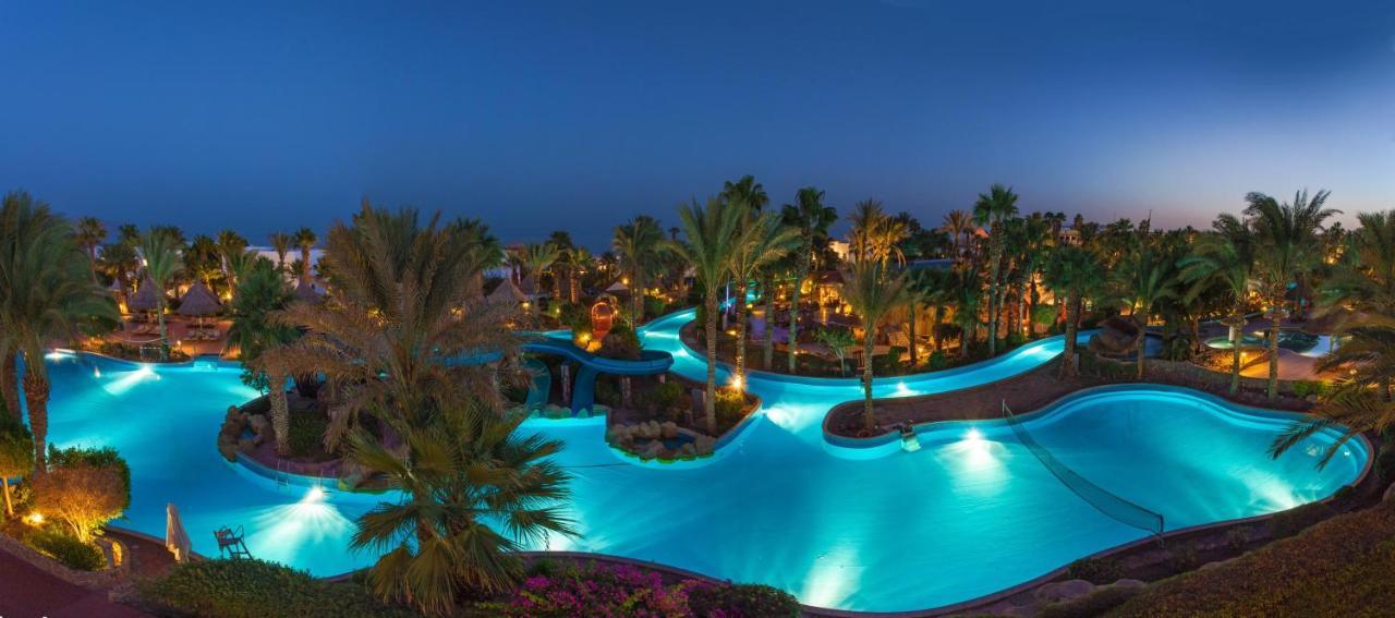 Pickalbatros Golf Beach Resort Sharm El-Sheikh Exterior foto The swimming pool at the Hilton Sharm El-Sheikh Resort