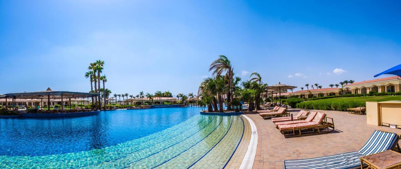 Pickalbatros Golf Beach Resort Sharm El-Sheikh Exterior foto Pool at the Royal Beach Palace