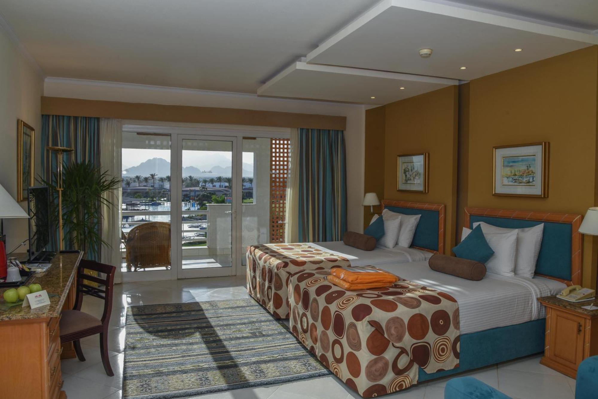 Pickalbatros Golf Beach Resort Sharm El-Sheikh Exterior foto A room at the Hilton Sharm El Sheikh